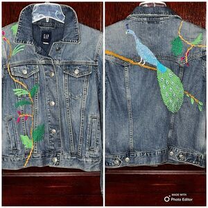 GAP DENIM JACKET EMBROIDERED PEACOCK JEAN BLUE MEDIUM M